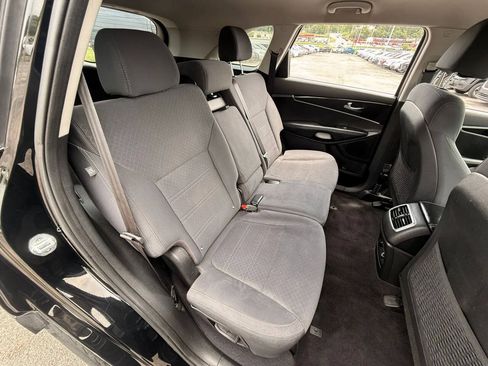 Used 2018 Kia Sorento FWD image 12