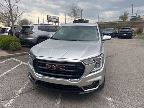 Used 2022 GMC Terrain SLE image 3