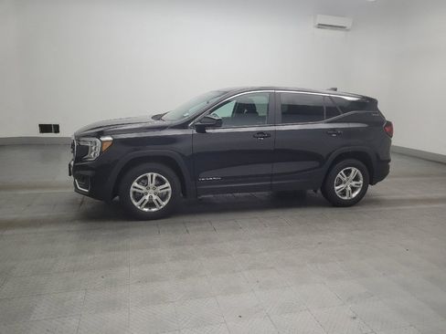 Used 2024 GMC Terrain SLE AWD/4WD image 2