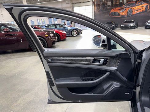 Used 2018 Porsche Panamera 4S image 46