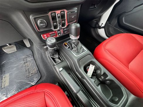 Used 2024 Jeep Wrangler Unlimited Rubicon image 31