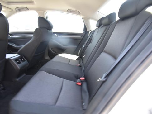 Used 2018 Honda Accord EX image 10