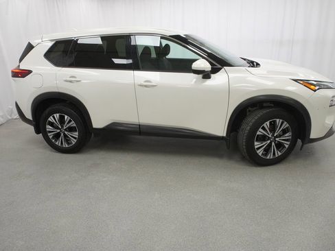 Used 2021 Nissan Rogue SV image 10