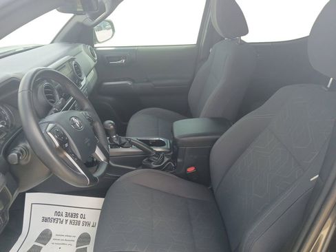 Used 2019 Toyota Tacoma TRD Off-Road image 10