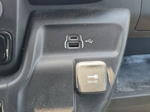 Used 2025 RAM ProMaster 2500 w/ Convenience Group image 21