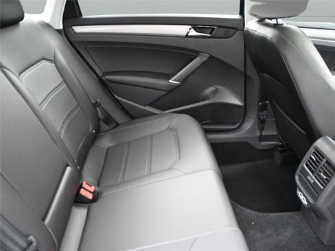 Used 2022 Volkswagen Passat 2.0T SE image 18