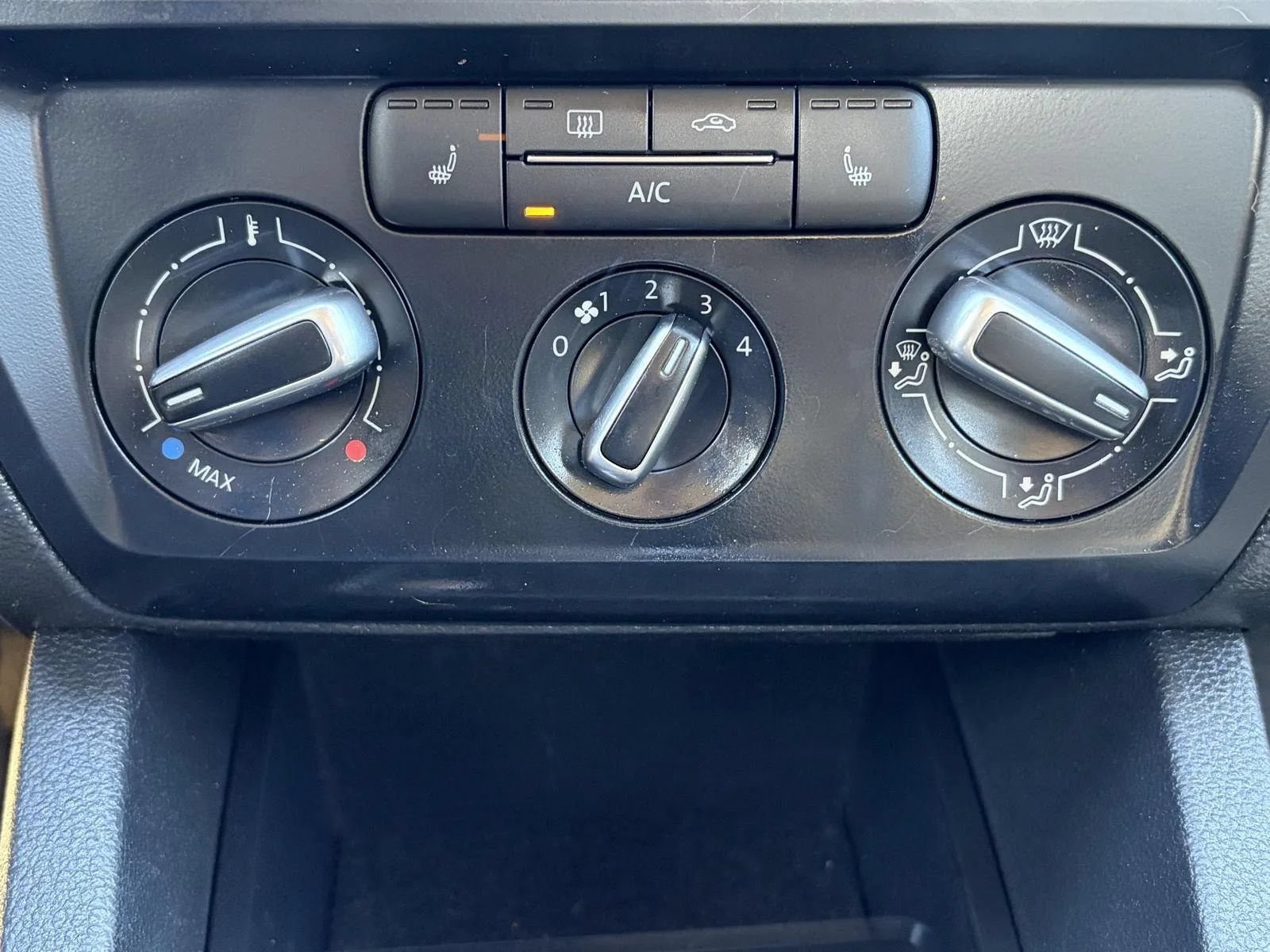 Used 2015 Volkswagen Jetta SE FWD image 22