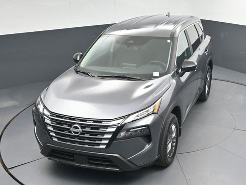 Used 2025 Nissan Rogue S image 27