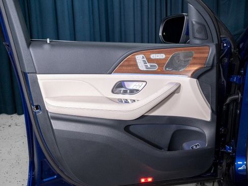 New 2026 Mercedes-Benz GLS 580 4MATIC image 13