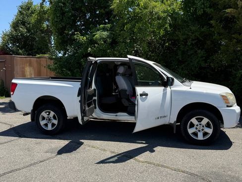 Used 2005 Nissan Titan XE AWD/4WD image 33