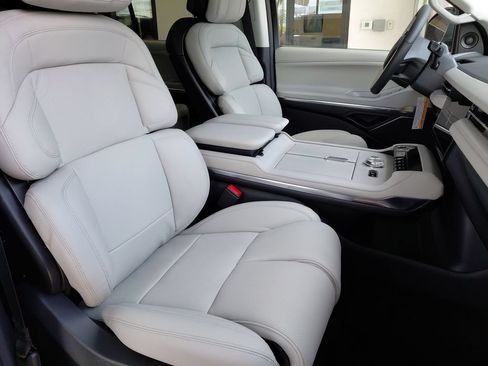 New 2026 Lincoln Navigator Premiere AWD/4WD image 54