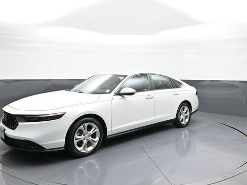 Certified 2023 Honda Accord LX image 10
