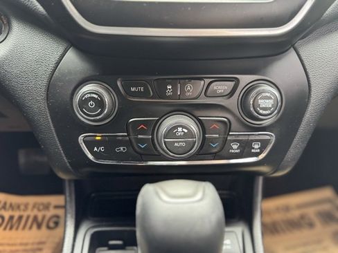 Used 2021 Jeep Cherokee Latitude Lux 80th Anniv w/ Quick Order Package 26U 80TH image 28