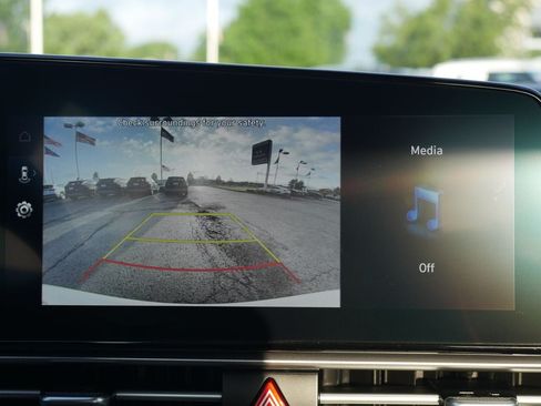 Used 2025 Hyundai Elantra Limited FWD image 11