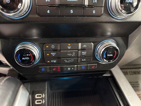 Used 2019 Ford F150 Platinum w/ Equipment Group 701A Luxury image 33