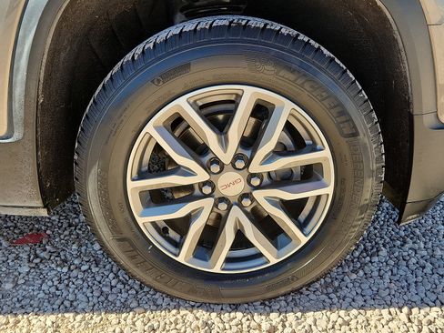 Used 2019 GMC Acadia SLE image 7