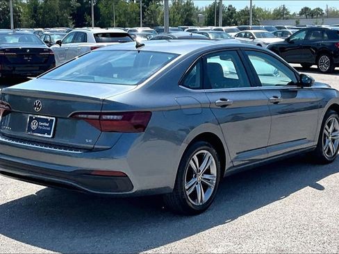 Certified 2023 Volkswagen Jetta SE image 5
