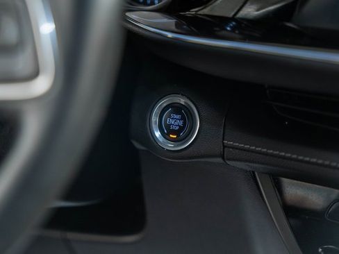 Used 2023 Buick Envision Essence image 24