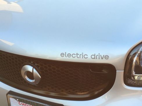 Used 2018 smart fortwo electric drive image 25