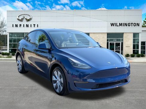 Used 2023 Tesla Model Y Long Range AWD/4WD image 1