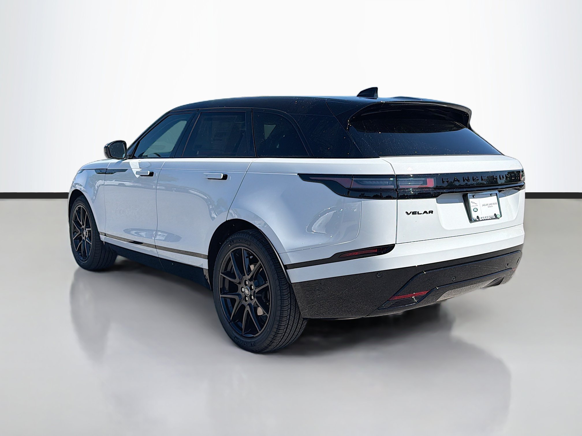 New 2026 Land Rover Range Rover Velar Dynamic SE AWD/4WD image 3