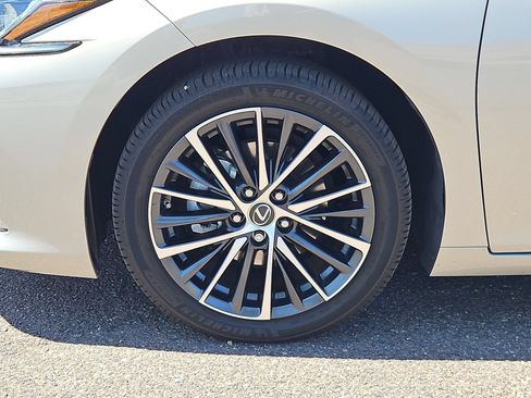 Used 2022 Lexus ES 300h w/ Premium Package FWD image 10