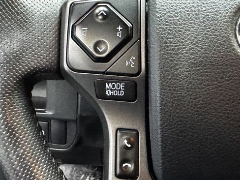 Used 2018 Toyota Tacoma TRD Sport AWD/4WD image 30