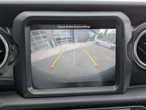 Used 2019 Jeep Wrangler Unlimited Sahara AWD/4WD image 23