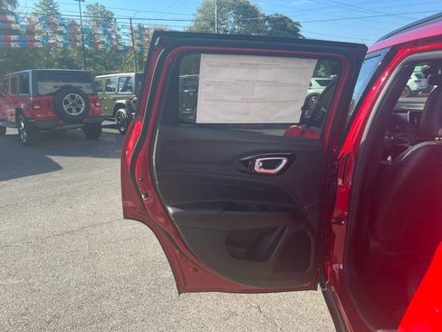 New 2026 Jeep Compass Altitude image 12