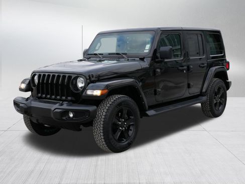 Used 2021 Jeep Wrangler Unlimited Sahara image 3