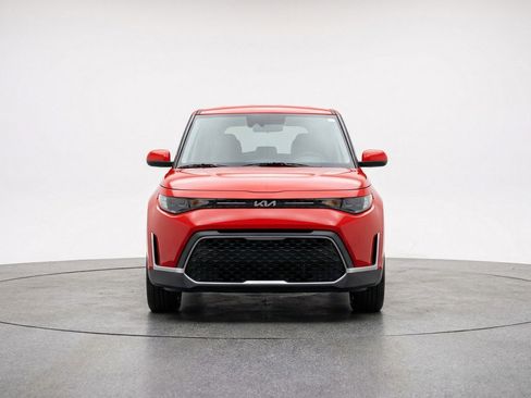 Used 2025 Kia Soul LX w/ LX Technology Package image 2