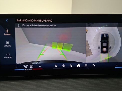 New 2026 BMW 330i Sedan w/ Convenience Package RWD image 17