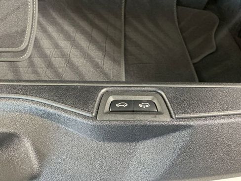 Certified 2023 BMW X7 xDrive40i w/ M Sport Package image 33