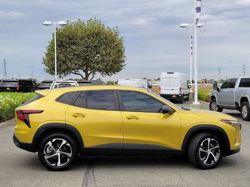 Used 2024 Chevrolet Trax RS w/ Driver Confidence Package FWD image 3