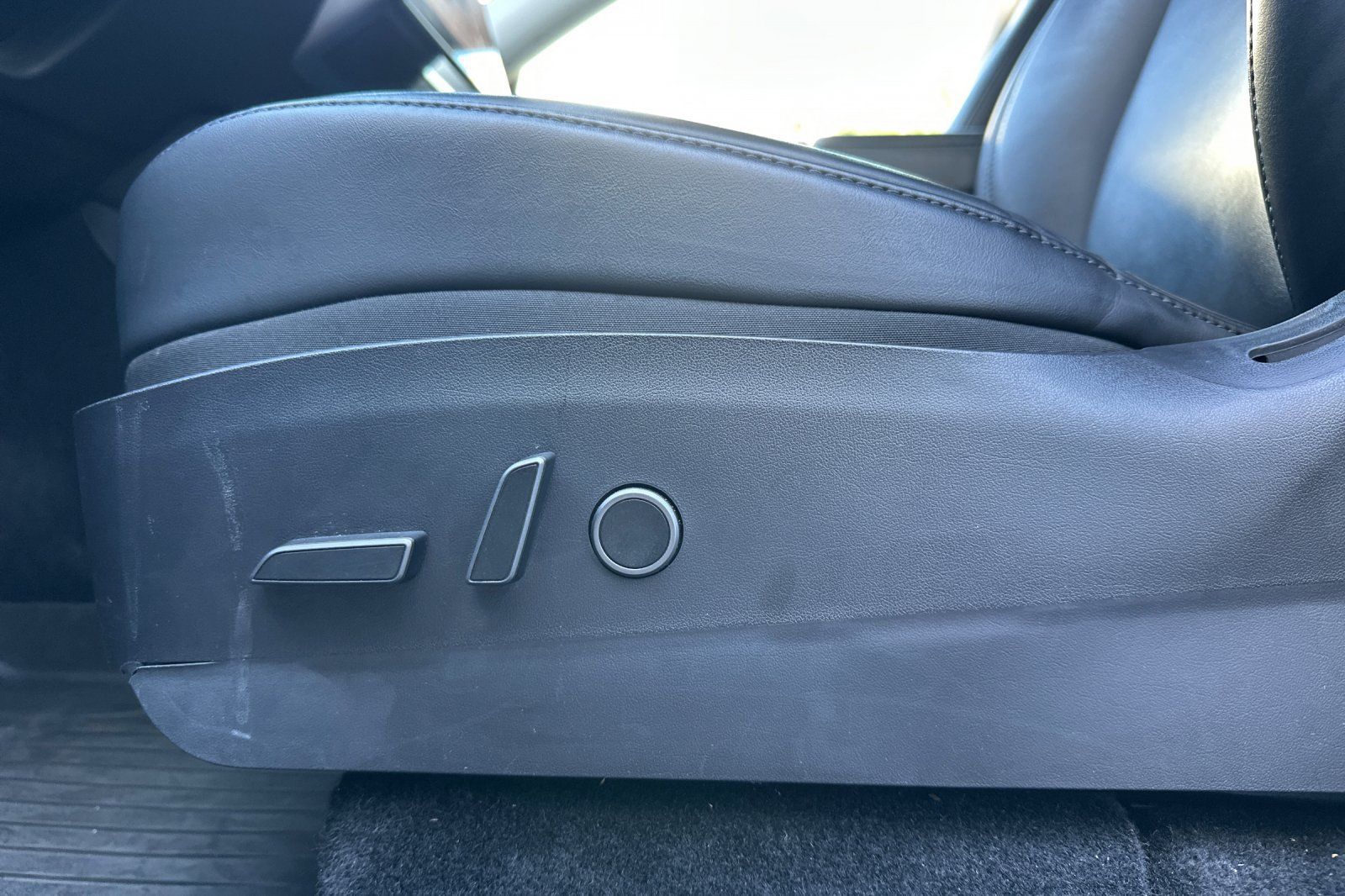 Used 2022 Tesla Model Y Long Range AWD/4WD image 13