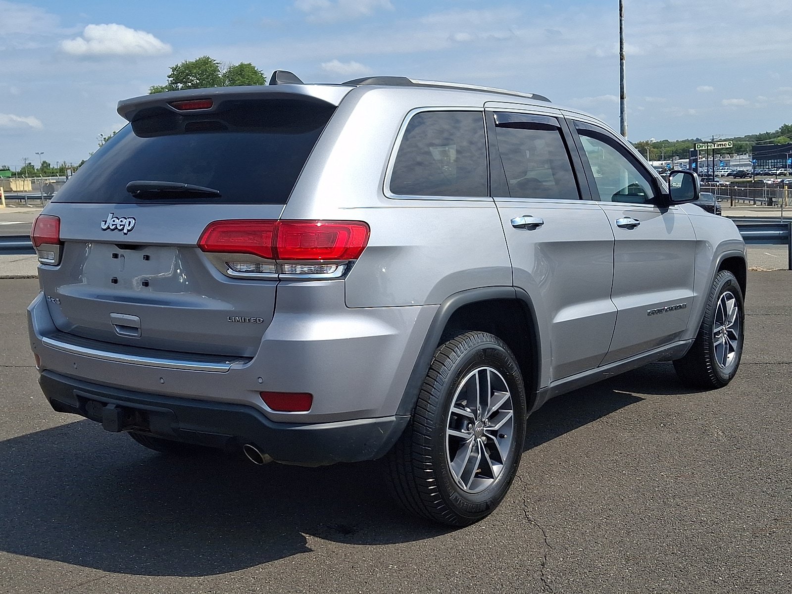 Used 2017 Jeep Grand Cherokee Limited AWD/4WD image 6