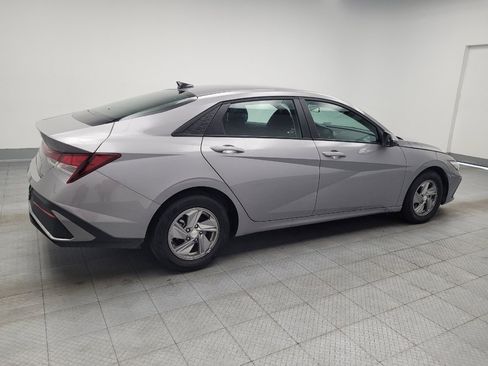 Used 2025 Hyundai Elantra SE FWD image 10