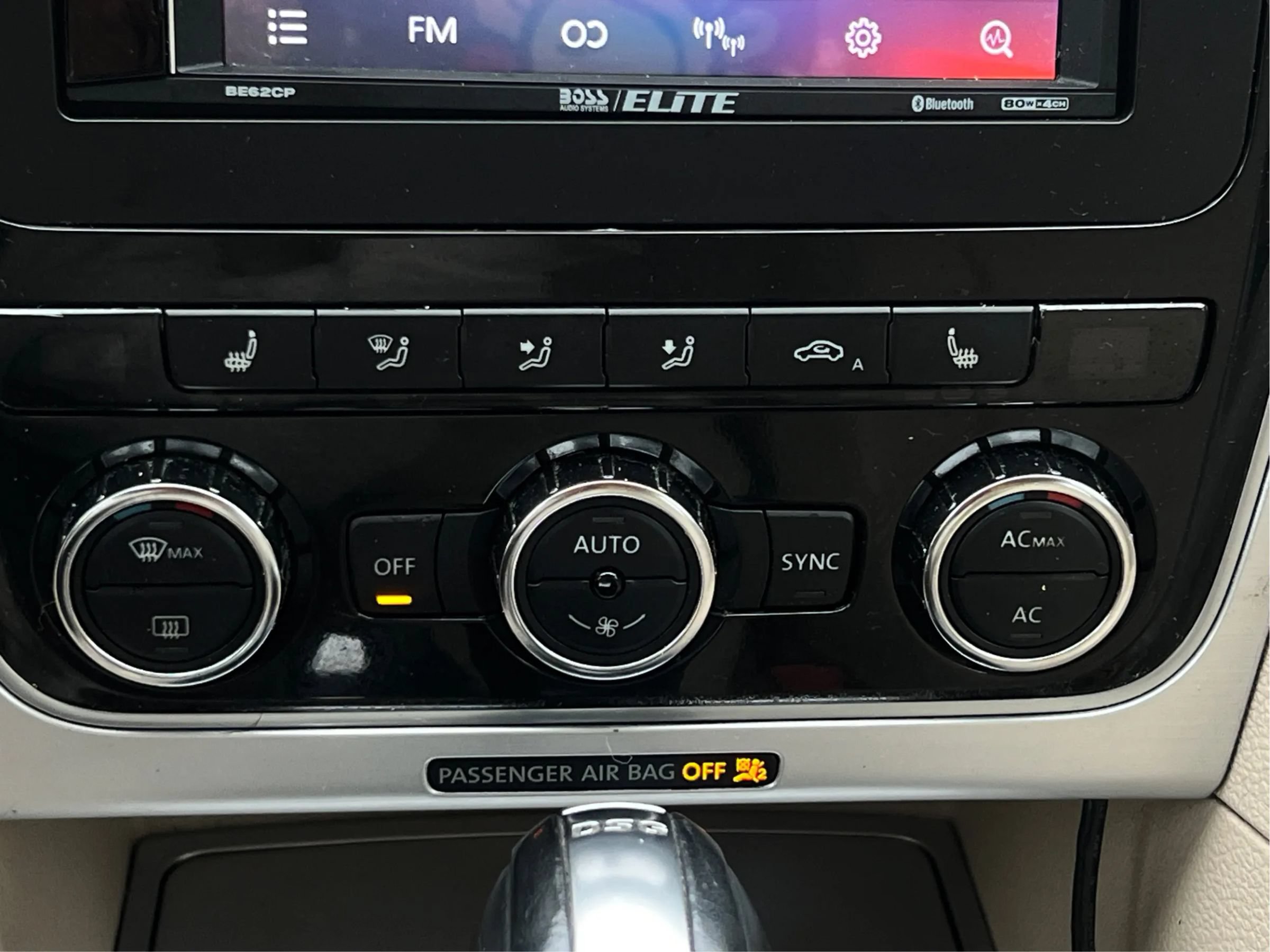 Used 2012 Volkswagen Passat TDI SE FWD image 25
