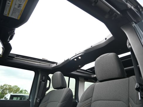 Used 2025 Jeep Wrangler Sahara w/ Safety Group image 8