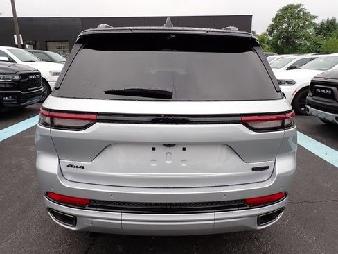 New 2025 Jeep Grand Cherokee Summit image 3