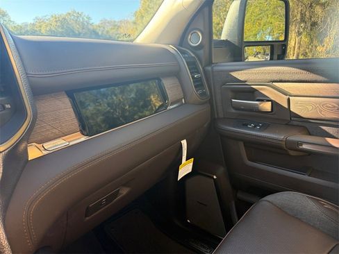 New 2025 RAM 2500 Limited image 25