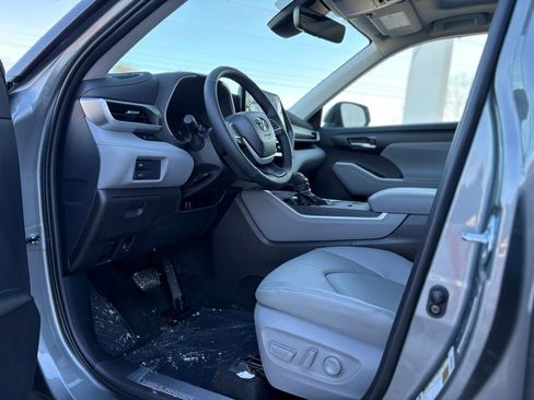 New 2026 Toyota Highlander XLE image 14