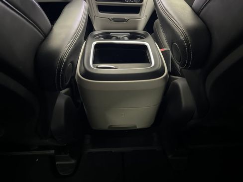 Used 2023 Chrysler Pacifica Touring-L image 47