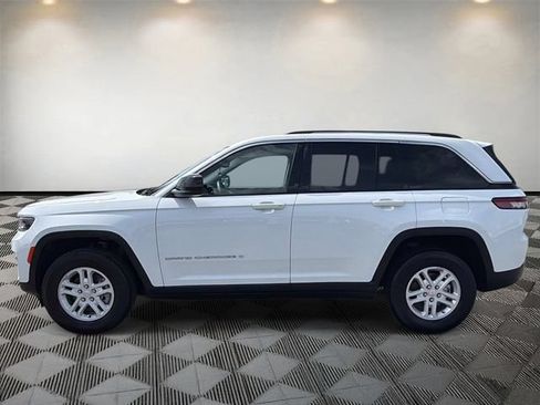 Used 2024 Jeep Grand Cherokee Laredo AWD/4WD image 8