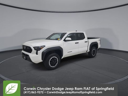 Used 2024 Toyota Tacoma TRD Off-Road image 7