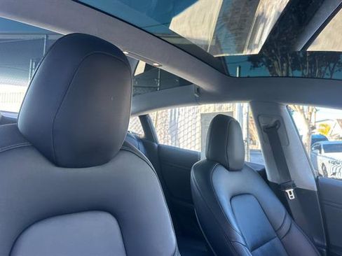 Used 2017 Tesla Model 3 Long Range image 17