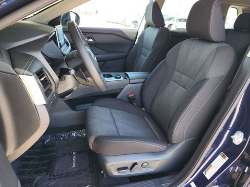 Used 2025 Nissan Rogue SV image 12