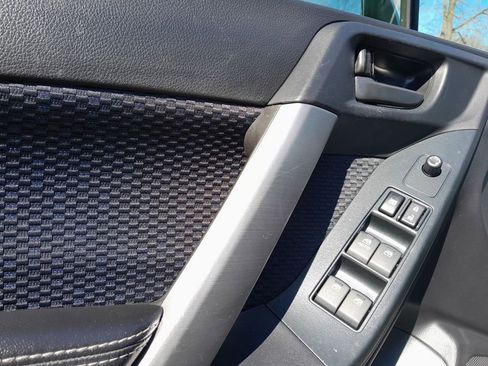 Used 2017 Subaru Forester 2.5i image 10