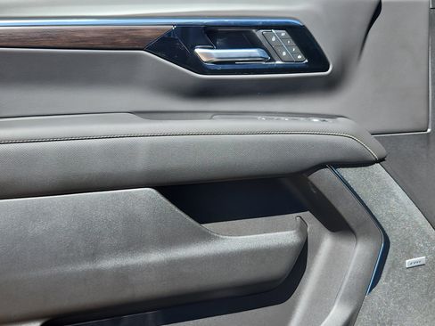 New 2026 Chevrolet Suburban Premier w/ Sun And Tow Package AWD/4WD image 6