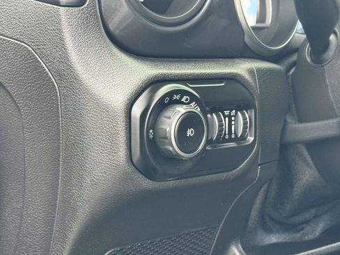 Used 2021 Jeep Wrangler Sport image 12